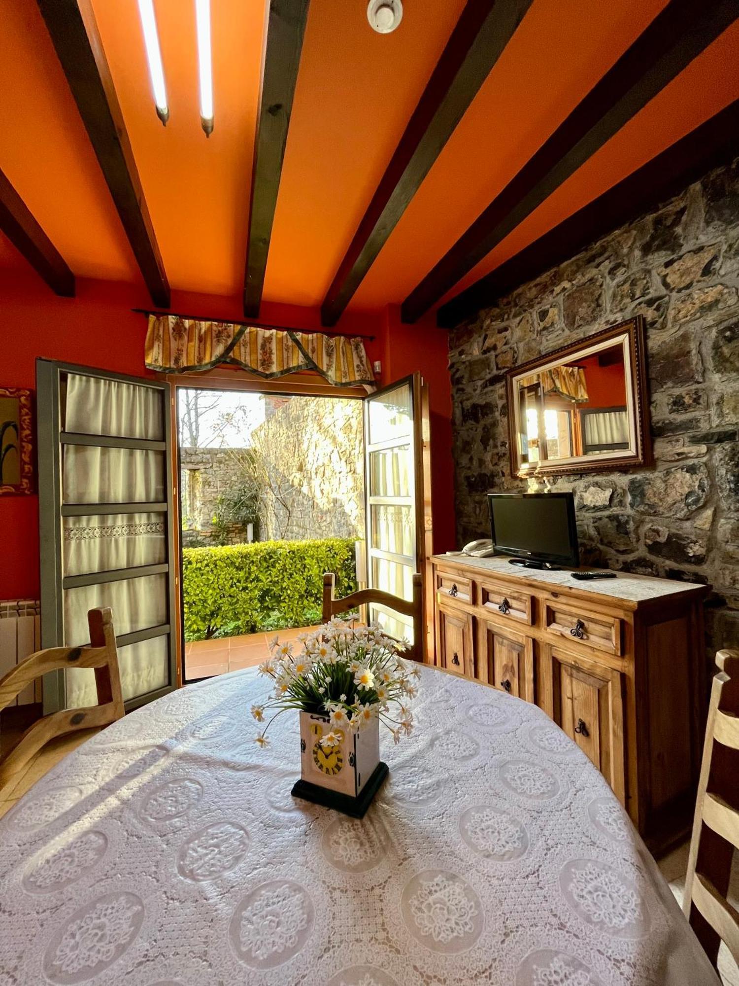 Apartamentos Turisticos Paseo De La Alameda Villaviciosa  Luaran gambar