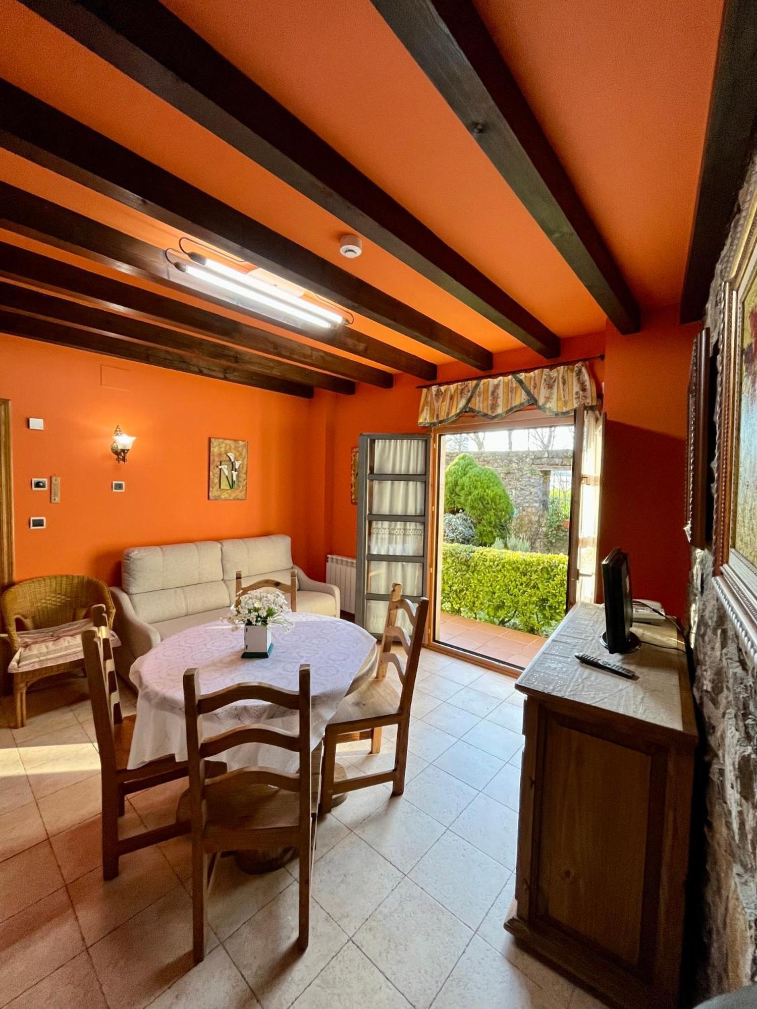 Apartamentos Turisticos Paseo De La Alameda Villaviciosa  Luaran gambar
