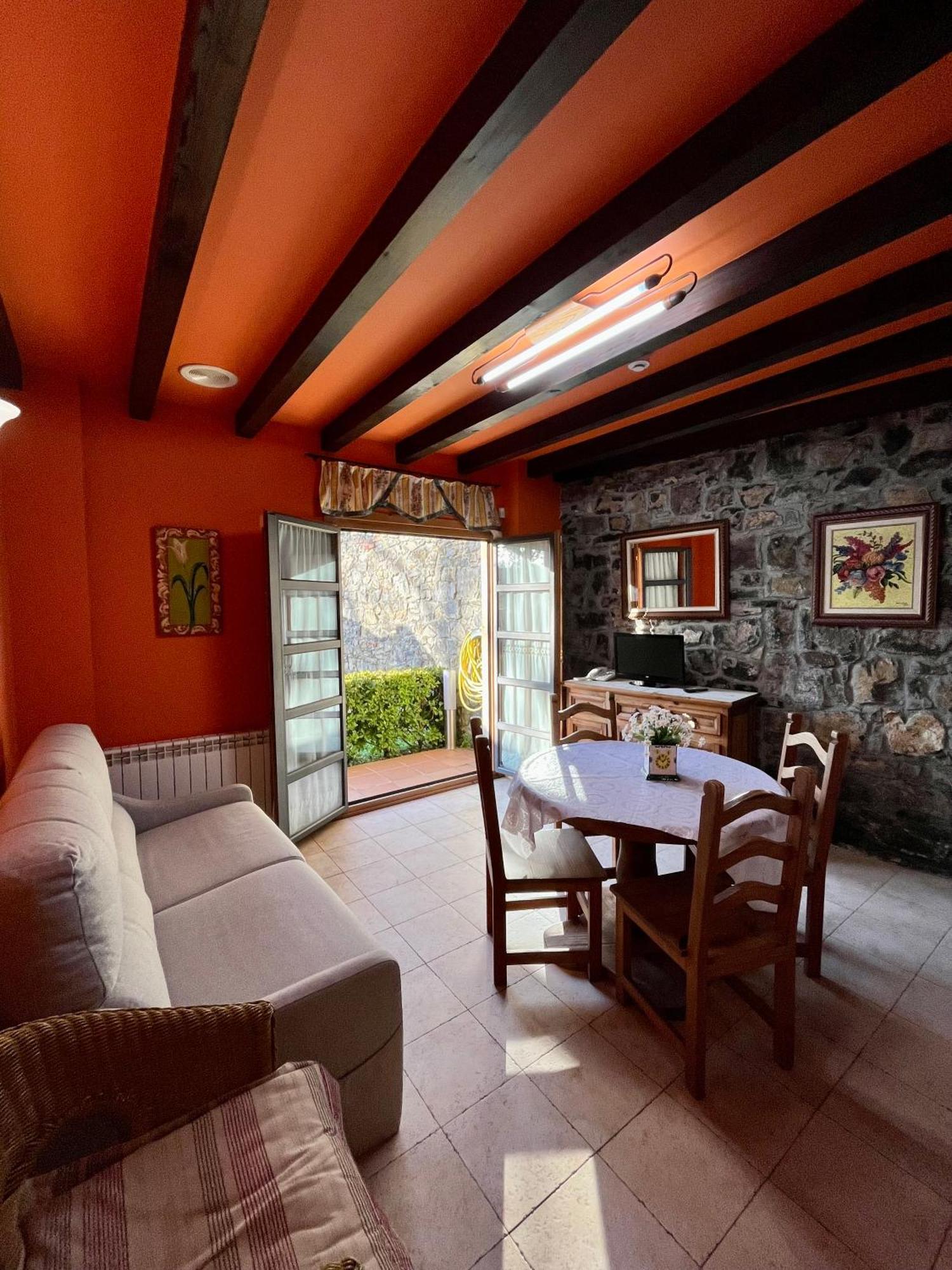 Apartamentos Turisticos Paseo De La Alameda Villaviciosa  Luaran gambar