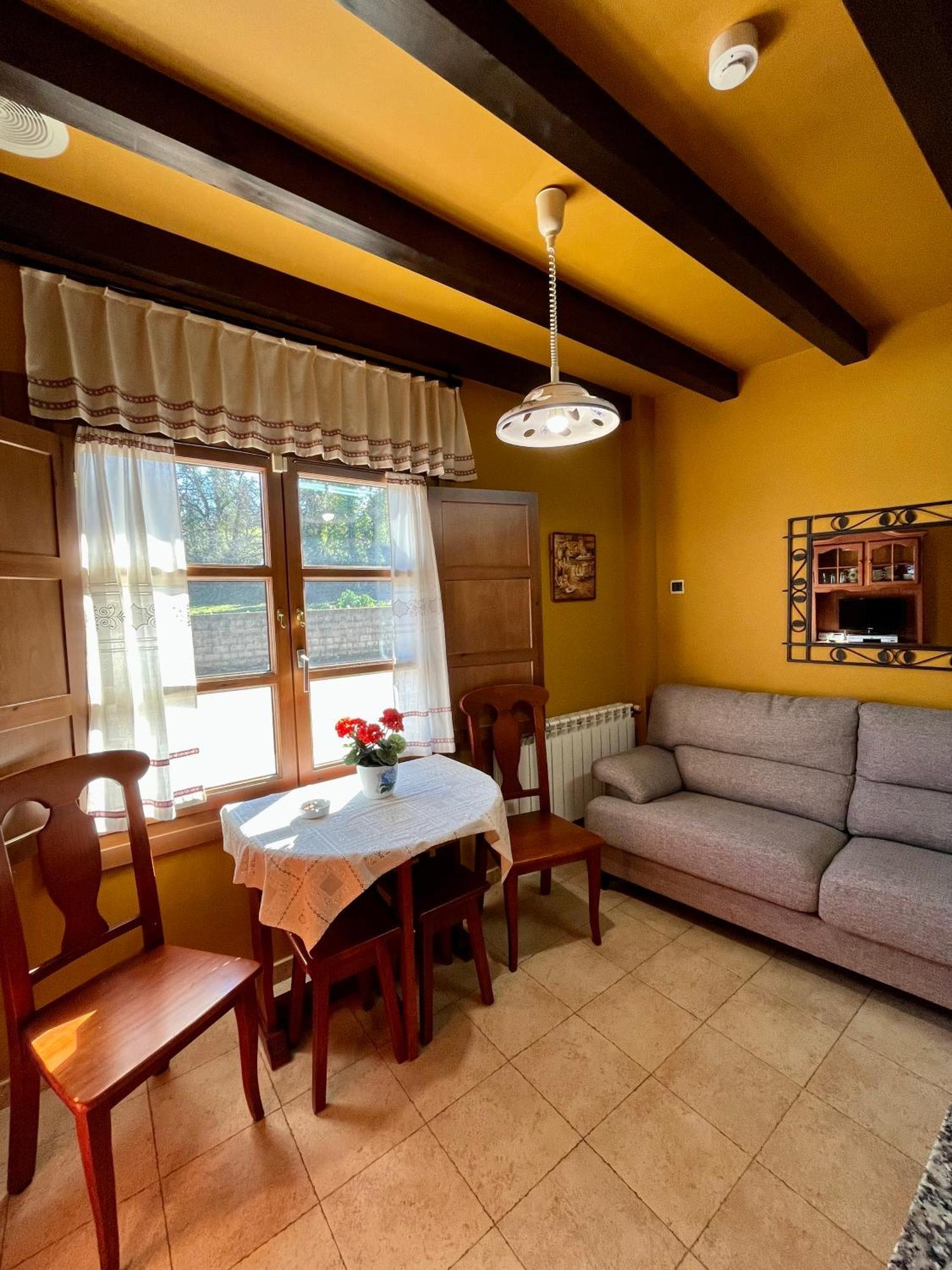 Apartamentos Turisticos Paseo De La Alameda Villaviciosa  Luaran gambar