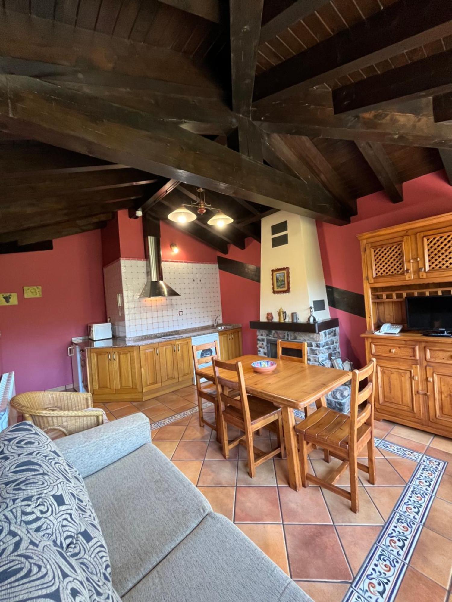 Apartamentos Turisticos Paseo De La Alameda Villaviciosa  Luaran gambar